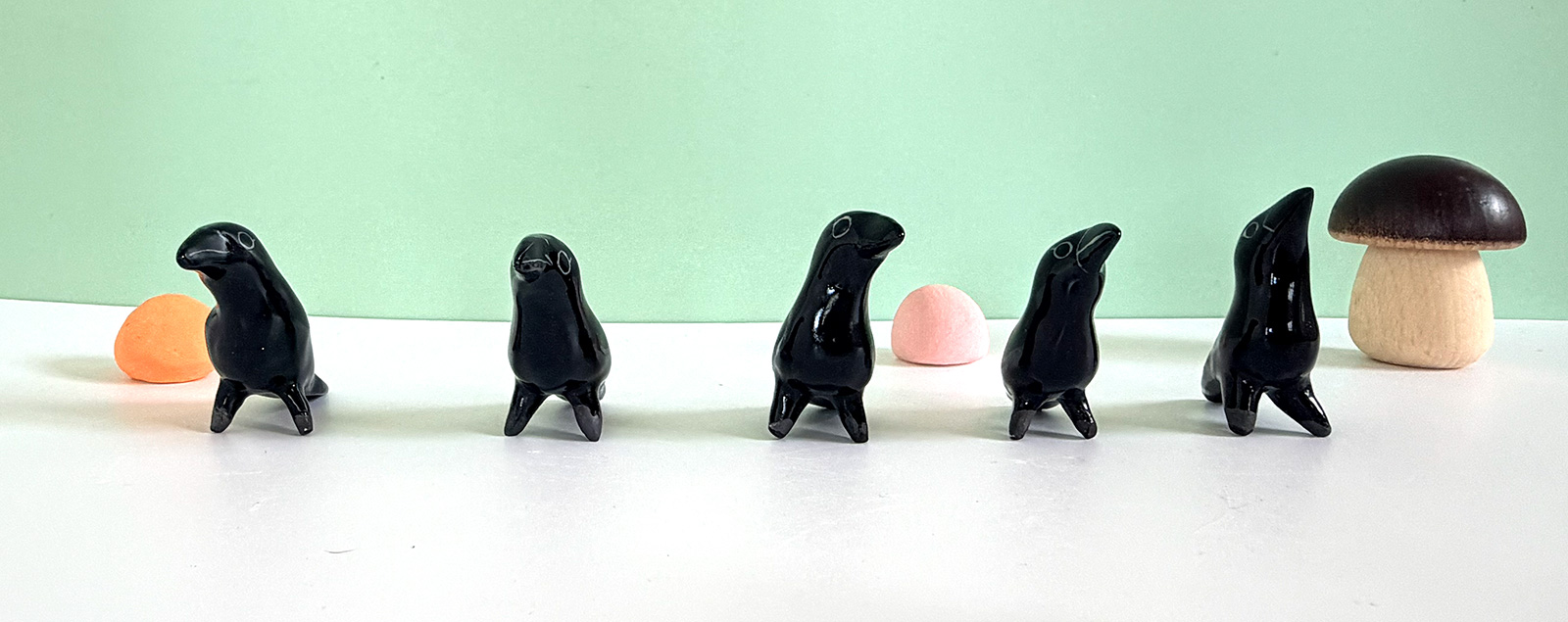Alternative view of Tea Friends - Crow