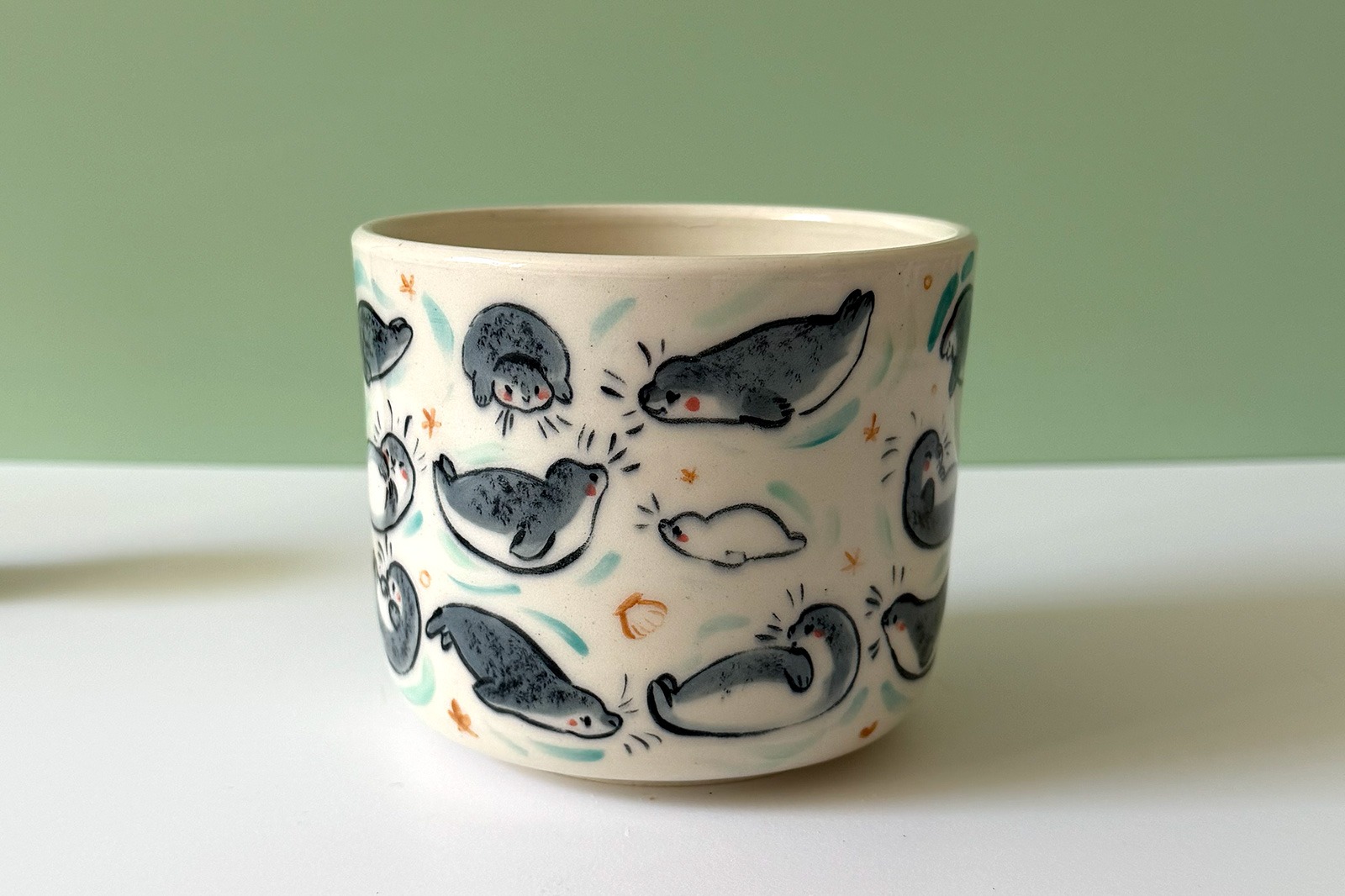 Alternative view of Cup - Many Seals