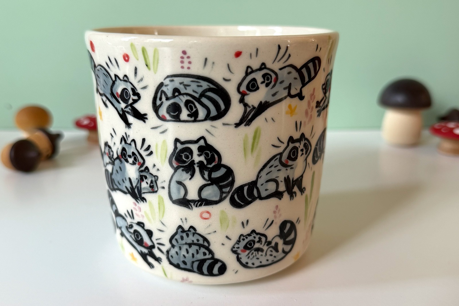 Cup : Too Many Raccoons