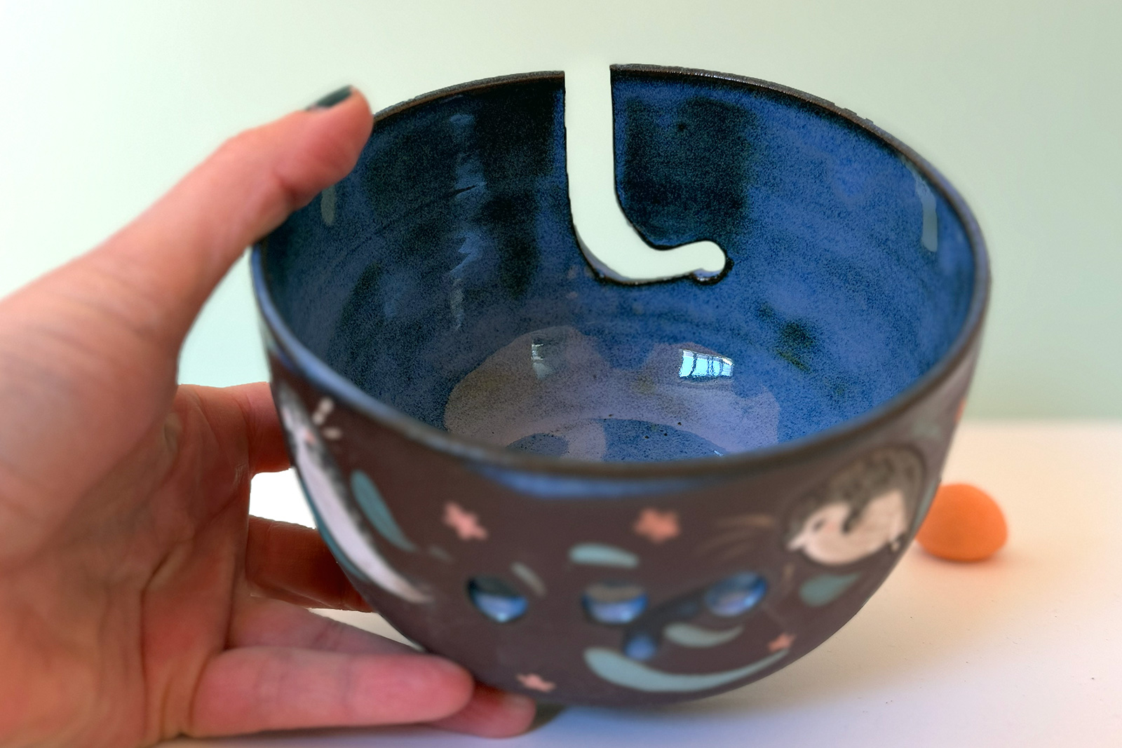 Alternative view of Yarn Bowl - Seals